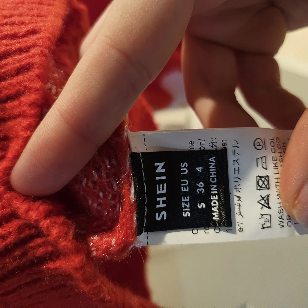 Red Heart Pattern Sweater - Picture 2 of 3